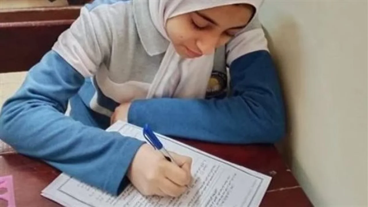 انطلاق امتحانات الشهادة الإعدادية.. موعد وجدول المواد المعتمد لطلاب الصف الثالث المتوسط